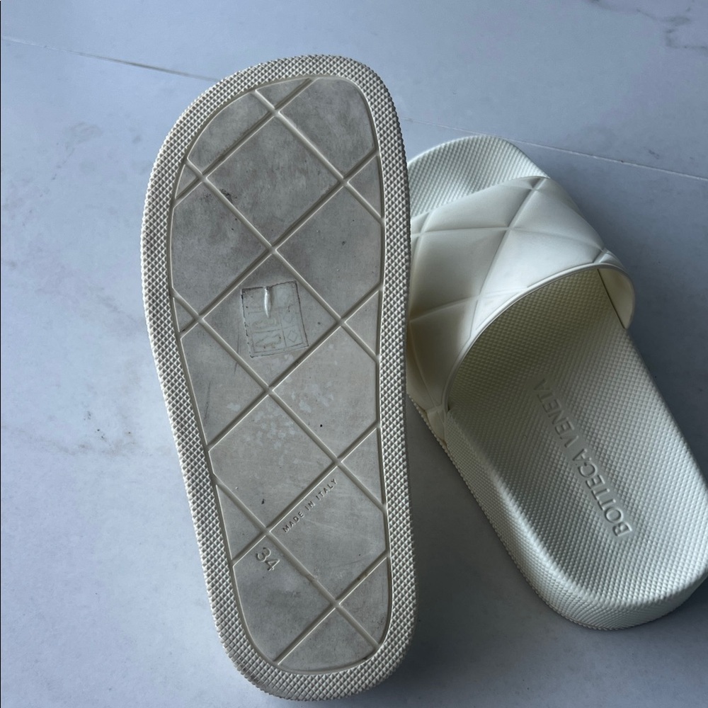 Bottega Veneta Cream Quilted Slide Sandals Size 34 - Picture 7 of 9